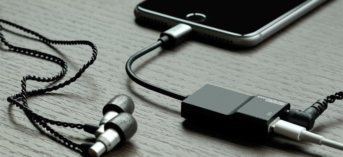 ACCESSPORT AUDIO & CHARGE ADAPTOR FOR IPHONE